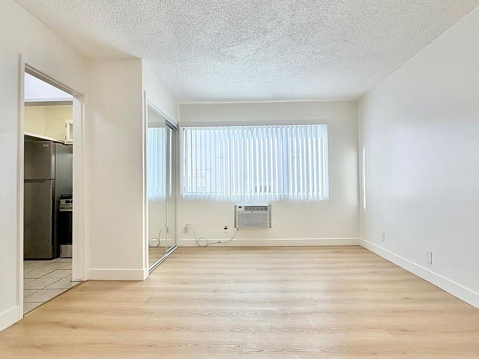 1st image of 917 S Kenmore Ave APT 12