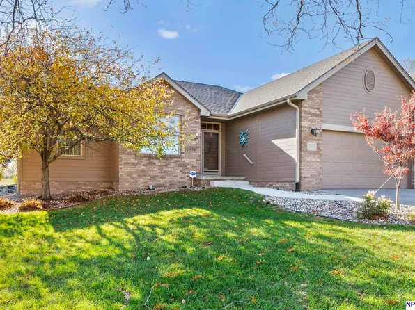 9701 Centennial Rd, La Vista, NE 68128