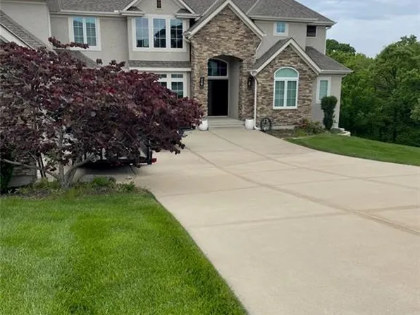 4614 NE Park Springs Ct, Lees Summit, MO 64064