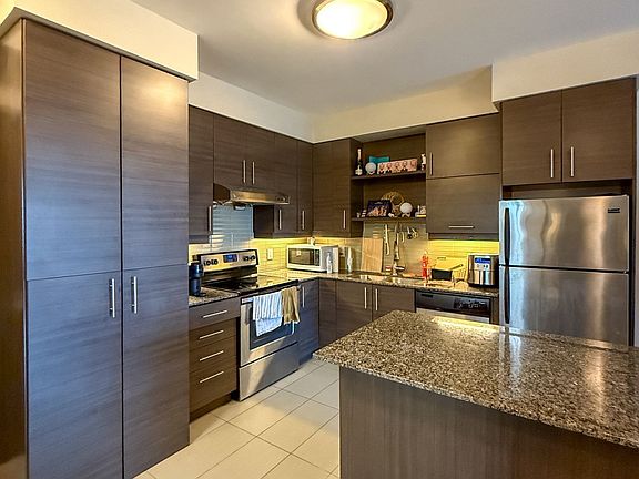 2nd image of 325 S Park Rd #1009