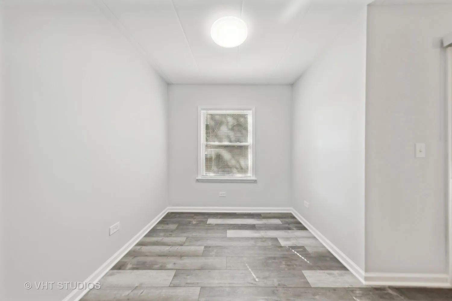 2 bed, 900 sqft, $2,050 — Photo 3