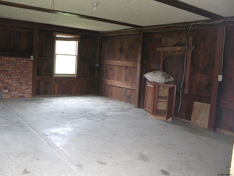 5th image of 492 KNICKERBOCKER Road