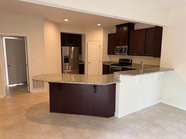 304 Sea Pine Dr — Photo 3