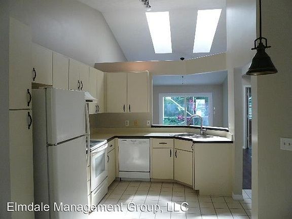 4th image of 1936 Sixty Oaks Ln
