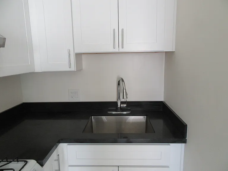 3008 1/4 S West View St #1/4 — Photo 19