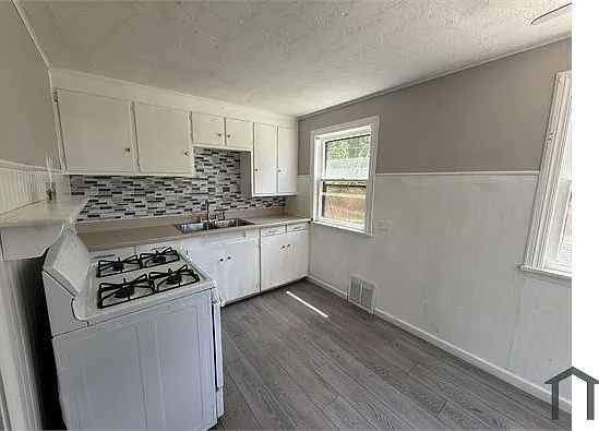 3 bed, 1708 sqft, $2,300 — Photo 4