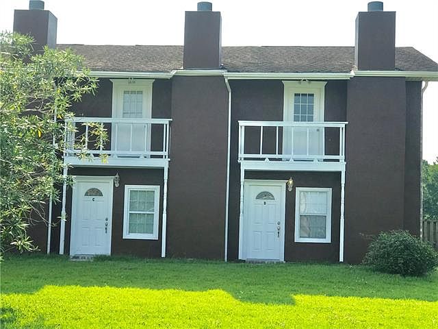 1st image of 801 Woodland Dr APT D