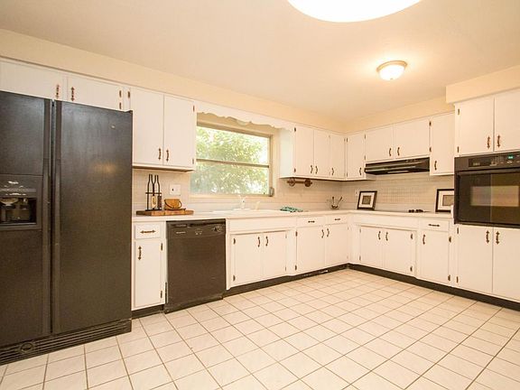 4th image of 4026 Grissom Dr