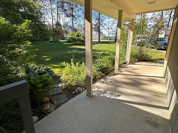 4th image of 1895 Redpine Dr