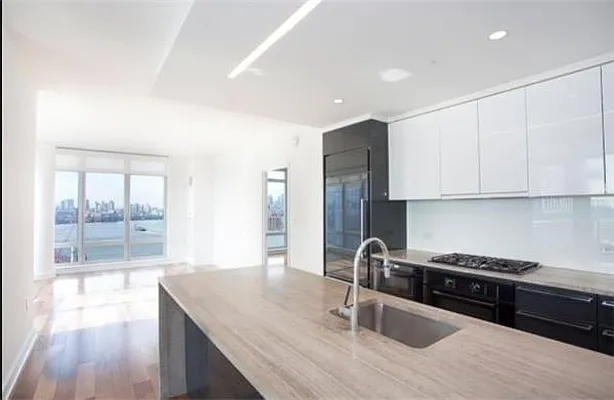 Rented by R New York | media 23