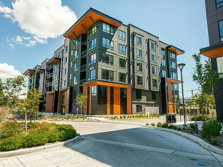 6949 NE 184th Lane #109 Kenmore, WA. 98028