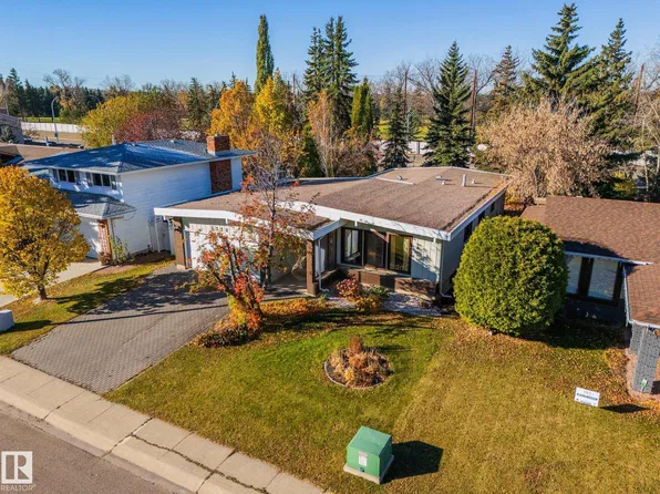 3228 118th St NW, Edmonton, AB T6J 3J6