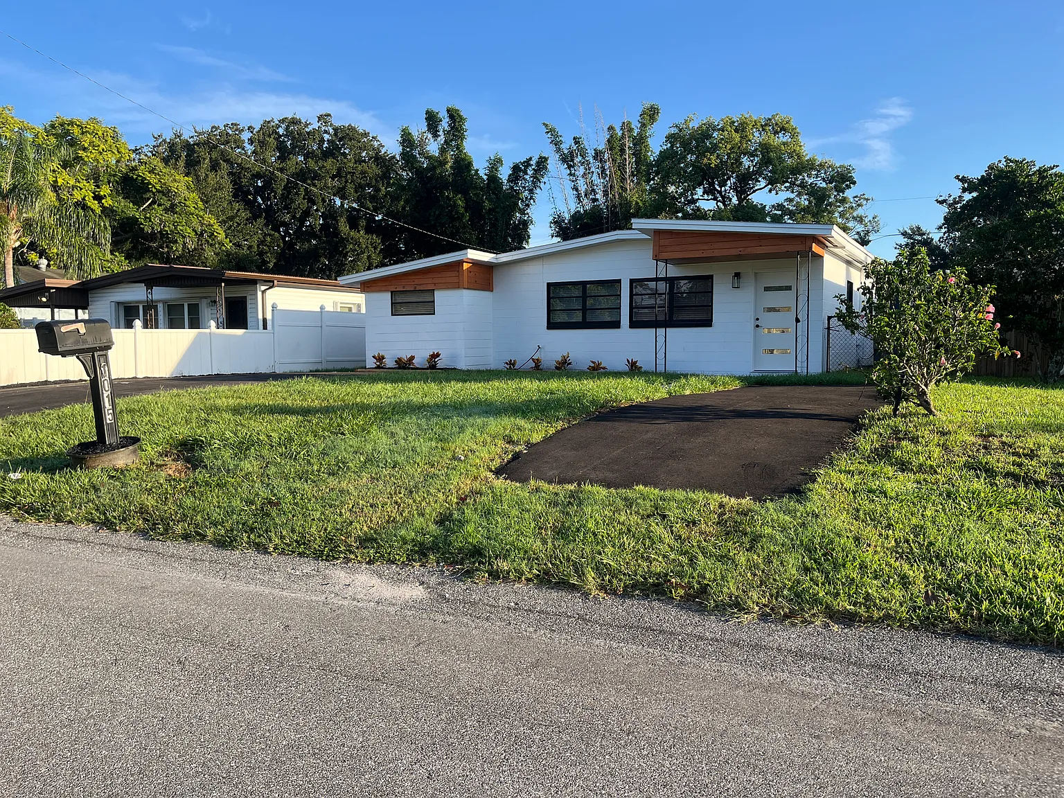 2 bed, 883 sqft, $1,700 — Photo 1