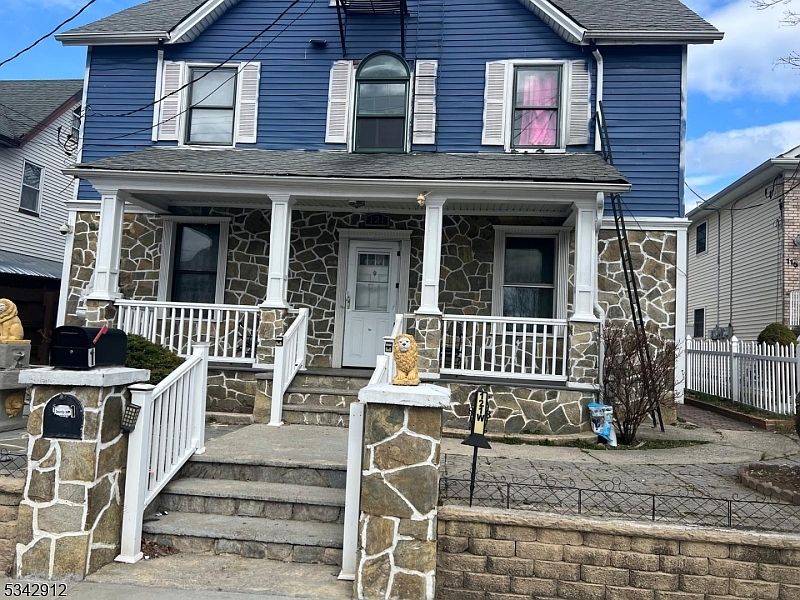 2nd image of 121 W Clinton St