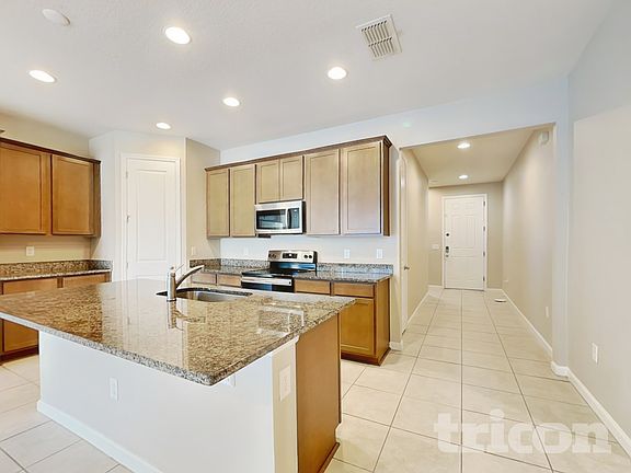 5th image of 676 Meadow Pointe Dr