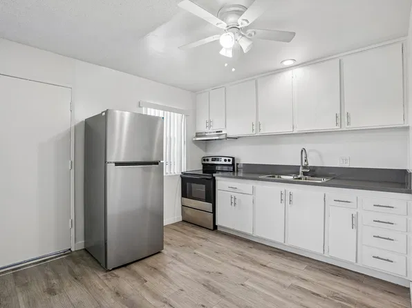 Clearwater Apartments, 13940 Paramount Blvd APT 406, Paramount, CA 90723
