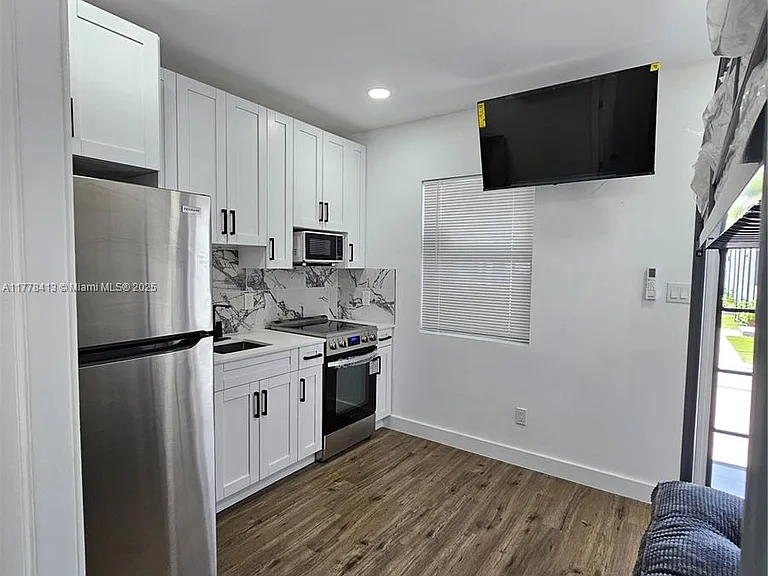 1946 Pierce St #6 — Photo 25