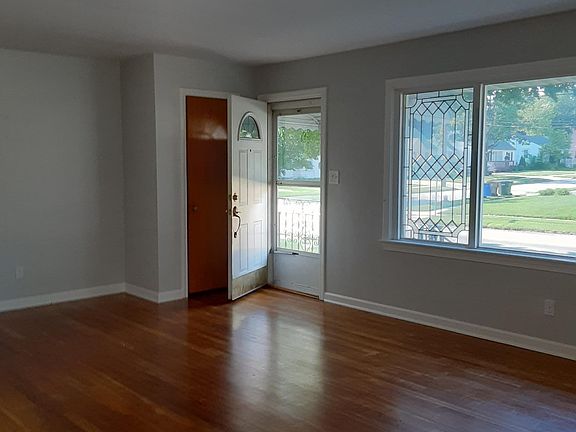 5th image of 1130 Phelps Ave