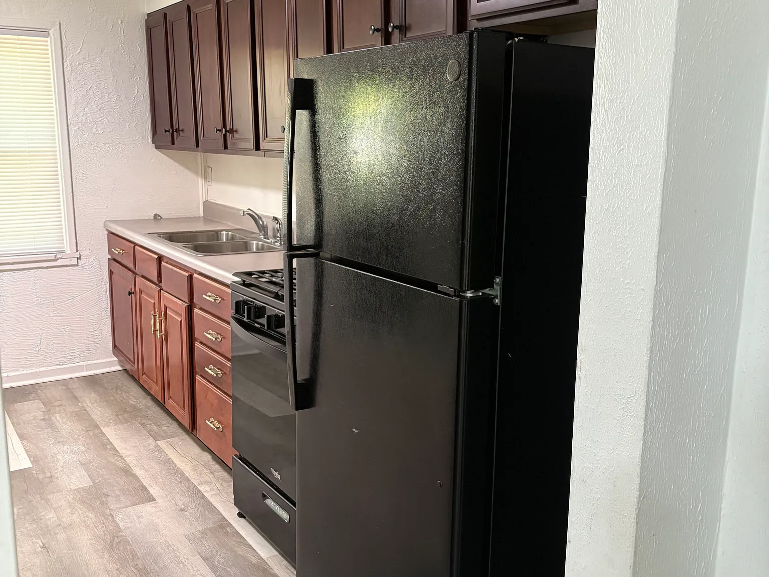 3 bed, 911 sqft, $1,195 — Photo 3
