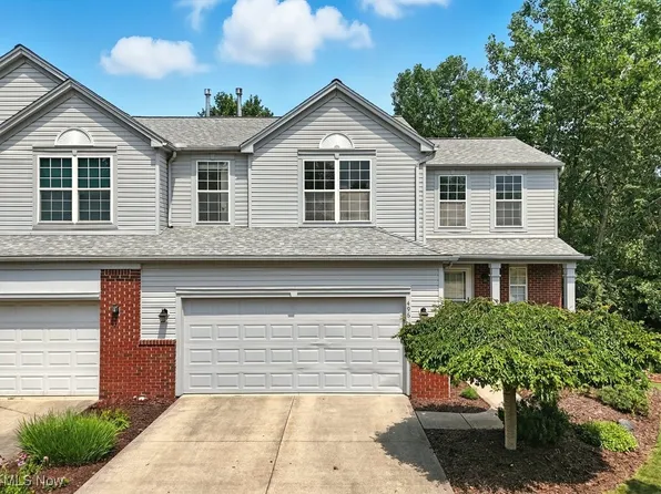 496 Canterbury Ln, Northfield, OH 44067