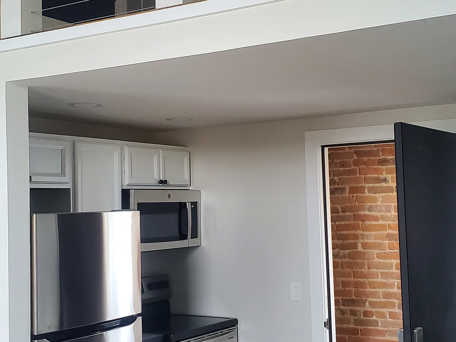 2 bed, 800 sqft, $1,300 — Photo 2
