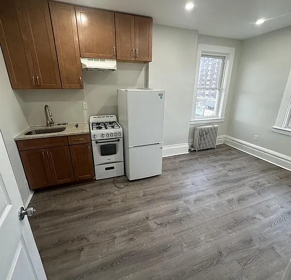 115 5th Ave S #4 — Photo 6