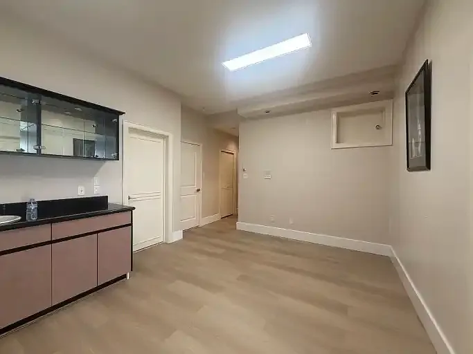 3 bed, 1.0 bath, 1000 sqft, $2,600 — Photo 2