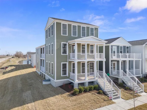 6148 New Town Dr, Saint Charles, MO 63301