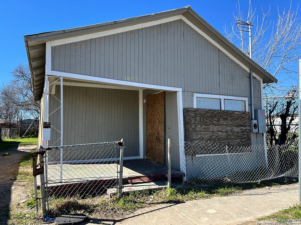 1st image of 1809 S Brazos St