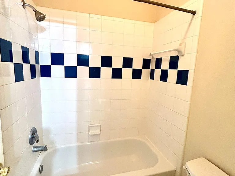 2516 Brittany Lakes Dr — Photo 21
