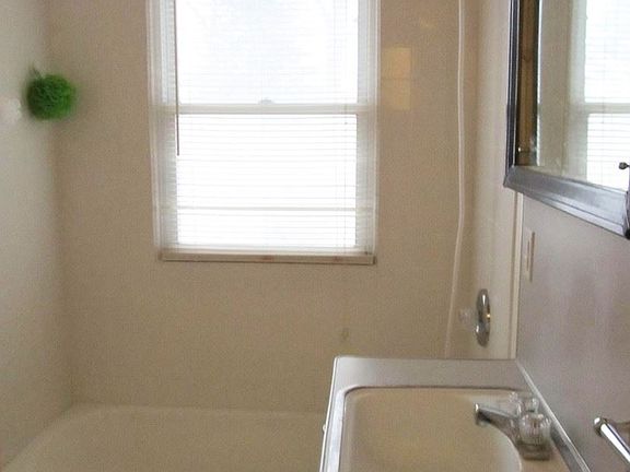 5th image of 8068 W Q Ave