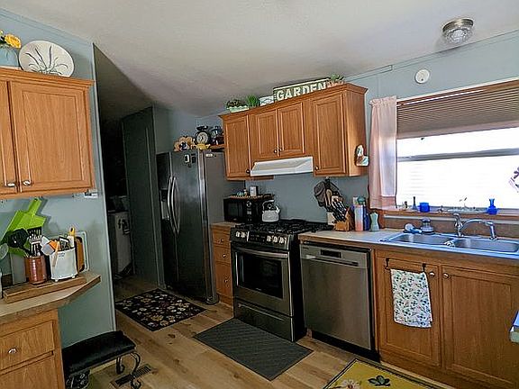 4th image of 317 Hillcrest St