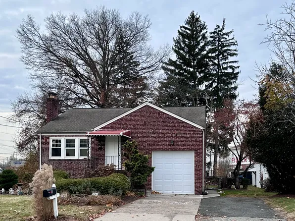 8 Plymouth St, Fairfield, NJ 07004