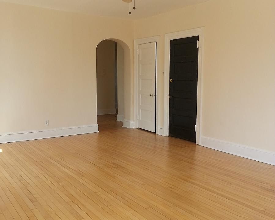 Living Room - Empty