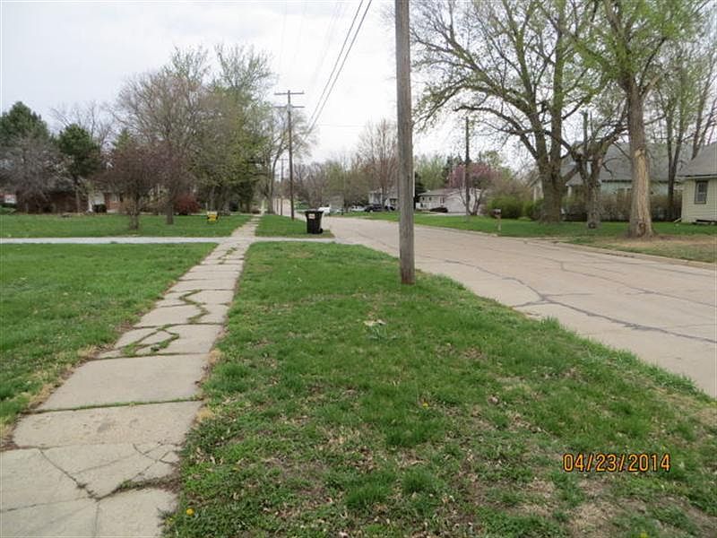 2nd image of 975 Maple St