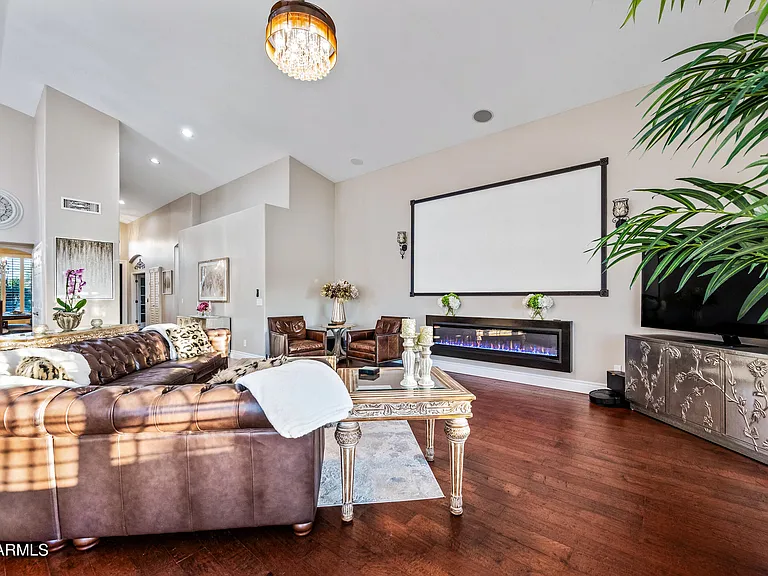 1817 E Willow Tree Ct — Photo 11