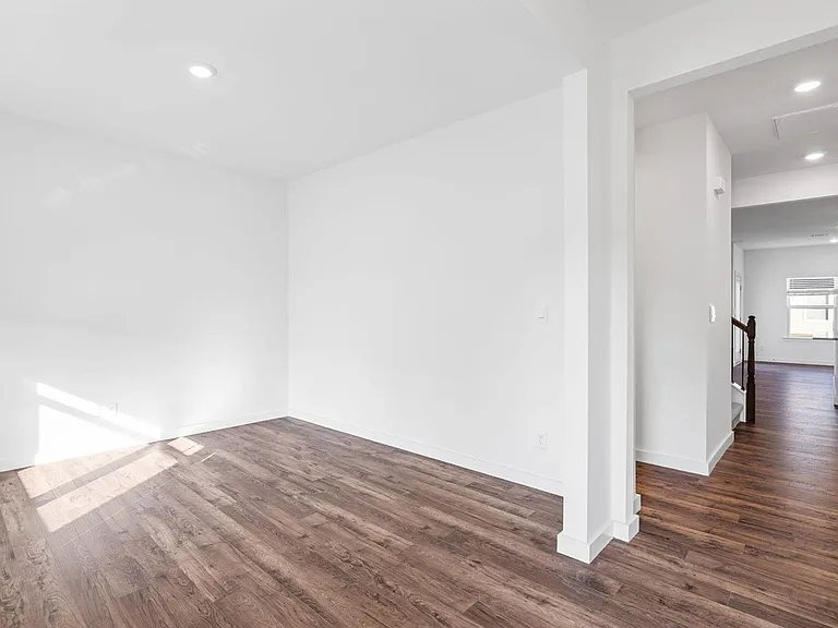 3729 Hawks Creek Dr — Photo 4