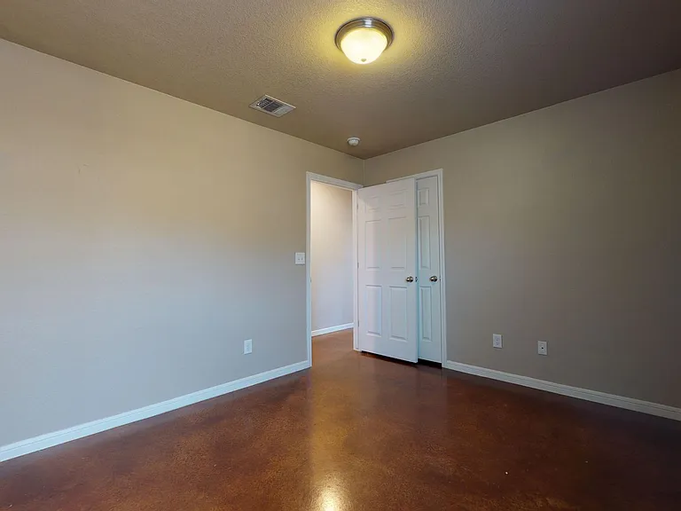 914 Ramblewood St #B — Photo 10
