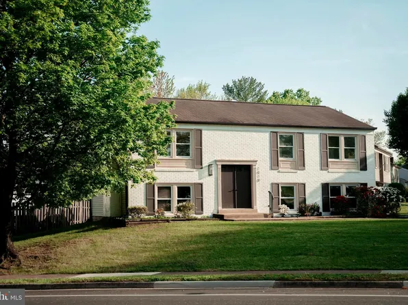 1010 Hertford St, Herndon, VA 20170