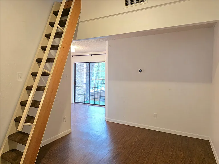 505 W 18th St #I — Photo 3