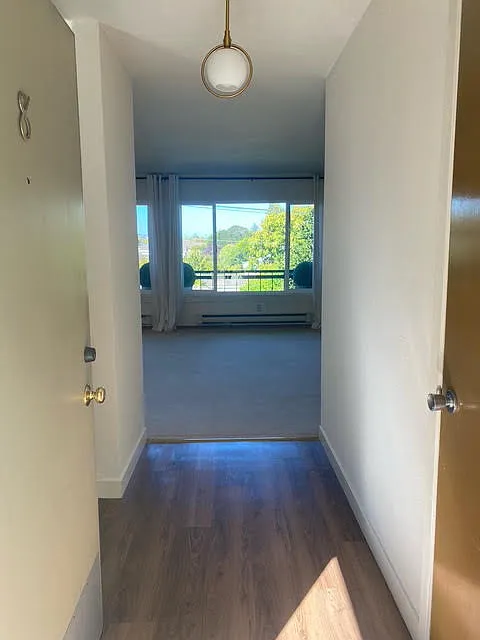 1407 Oak Grove Ave — Photo 2