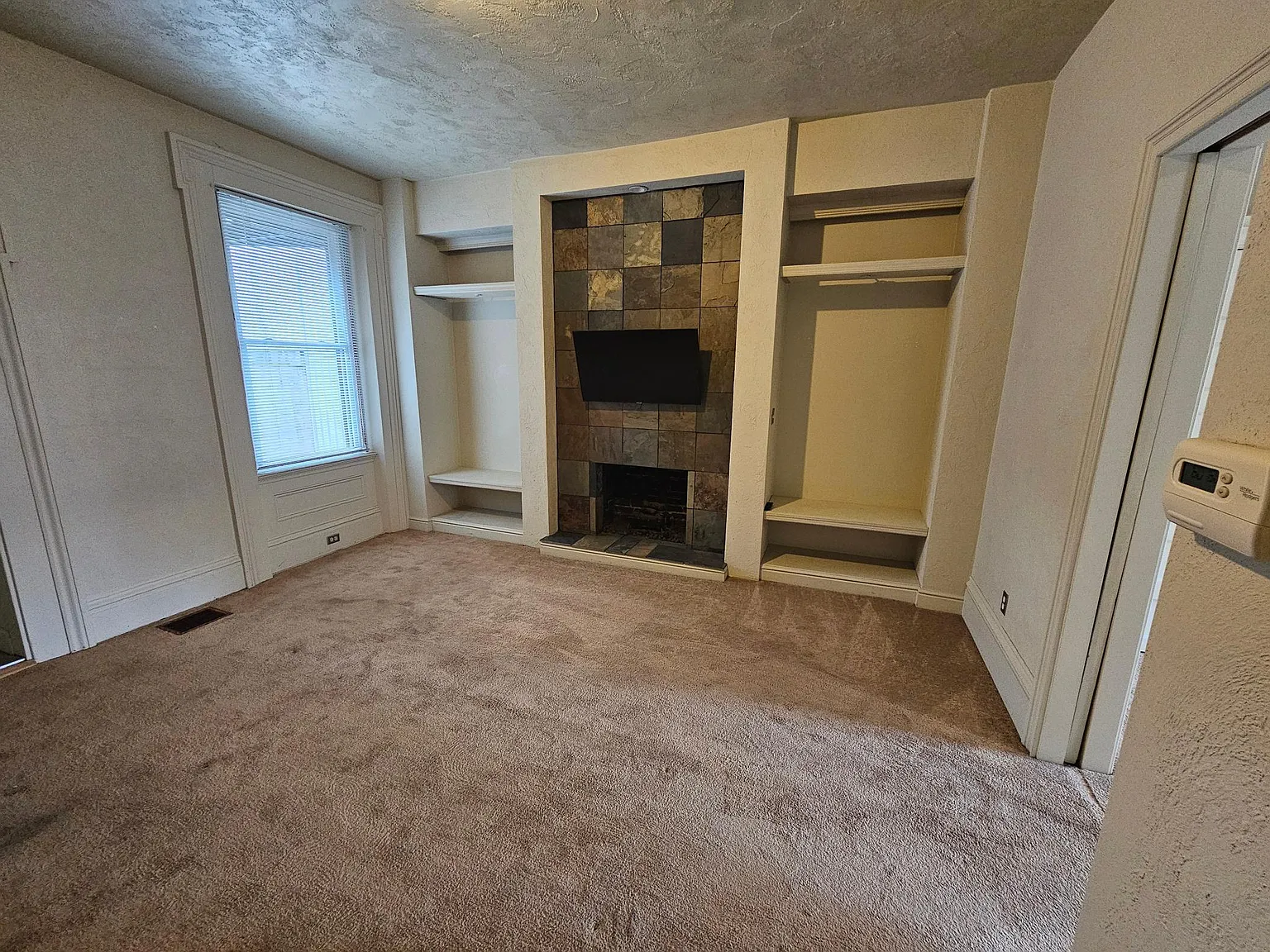 1 bed, 1300 sqft, $1,550 — Photo 4