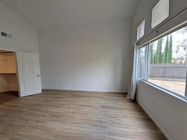 583 Hildale Cir — Photo 14