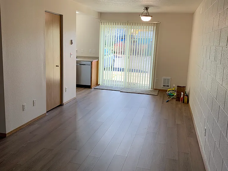 436 Holbrook Ln #C — Photo 4