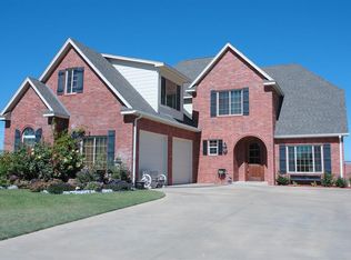 140 Hennessey St, Enid, OK 73701