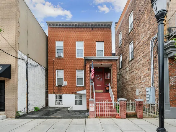 2212 Summit Avenue image 1 of 45