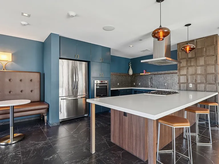 Clubroom with Kitchen