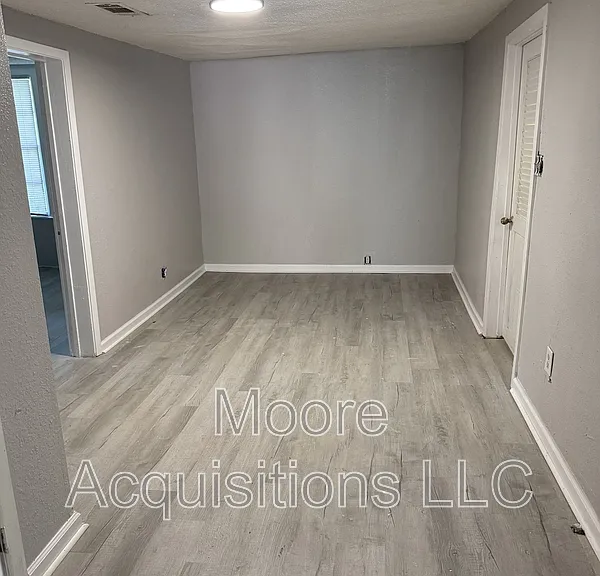 1108 W Center St — Photo 1