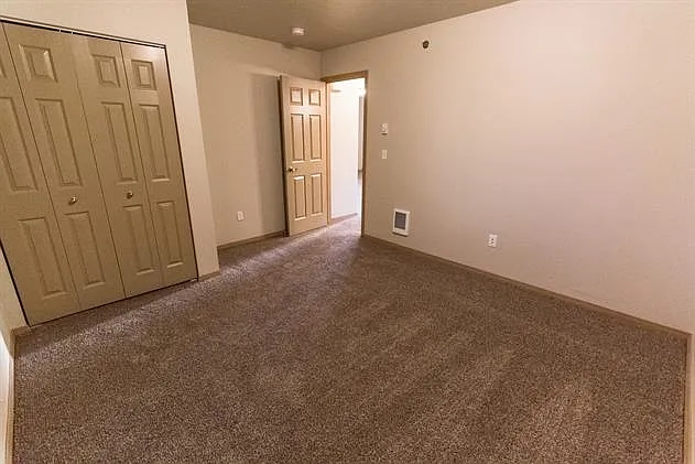 Tollefson Apartments — Photo 8