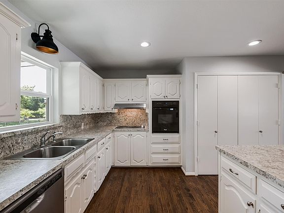 5th image of 535 Lee St
